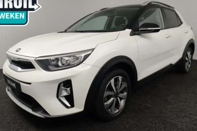 Kia Stonic (2021) thumbnail 1