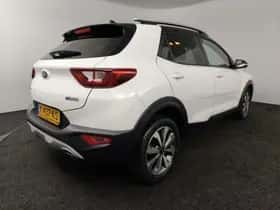 Kia Stonic (2021) thumbnail 2