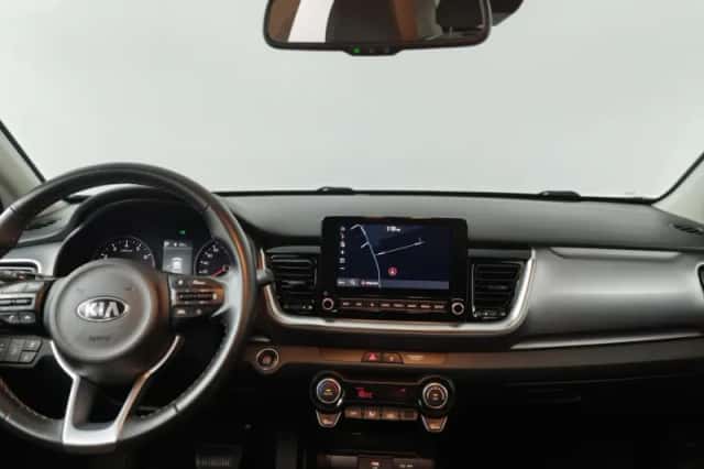 Kia Stonic (2021) thumbnail 3