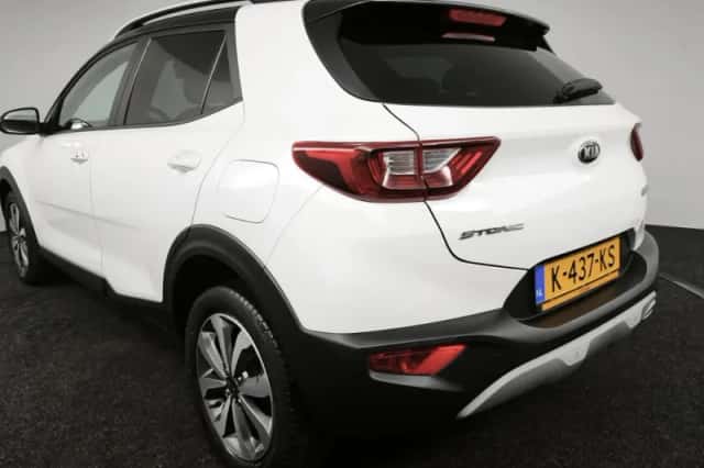 Kia Stonic (2021) thumbnail 6