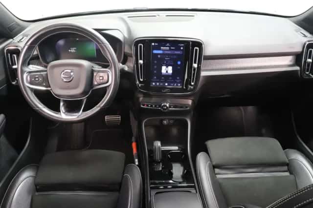 Volvo XC40 (2021) thumbnail 3