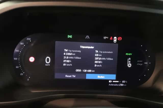 Volvo XC40 (2021) thumbnail 4