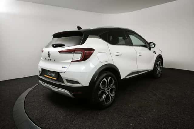 Renault Captur (2022) thumbnail 2