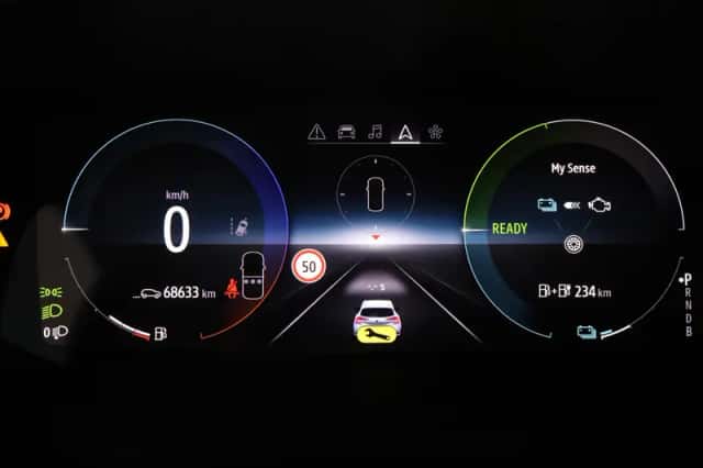 Renault Captur (2023) thumbnail 4