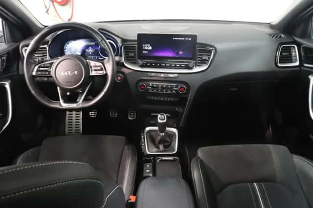 Kia XCeed (2025) thumbnail 3