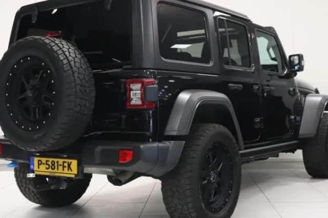 Jeep Wrangler (2021) thumbnail 2