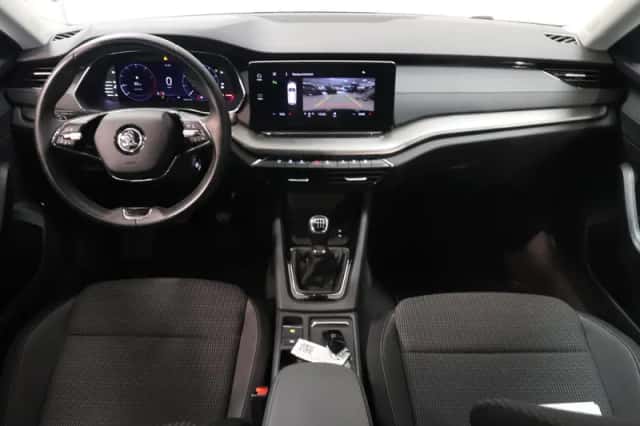 Škoda Octavia (2022) thumbnail 3