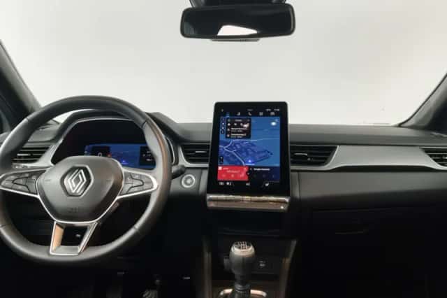Renault Captur (2024) thumbnail 3