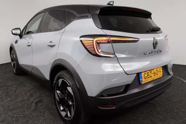 Renault Captur (2024) thumbnail 6