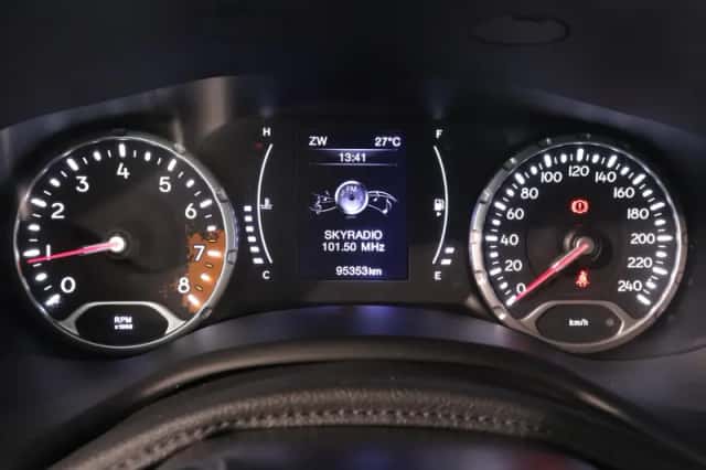 Jeep Renegade (2017) thumbnail 4