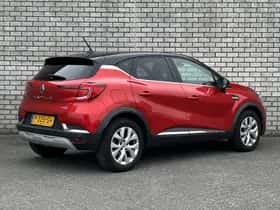 Renault Captur (2022) thumbnail 2