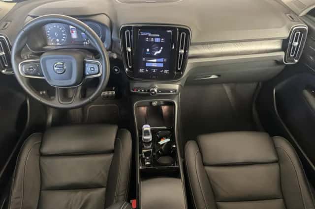 Volvo XC40 (2022) thumbnail 3