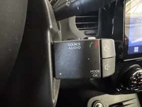 Renault Captur (2015) thumbnail 27