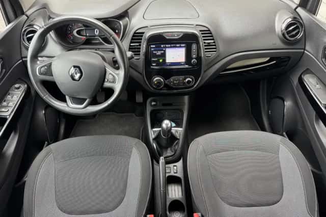 Renault Captur (2016) thumbnail 3