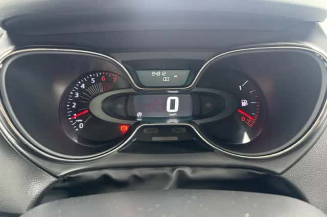 Renault Captur (2016) thumbnail 4