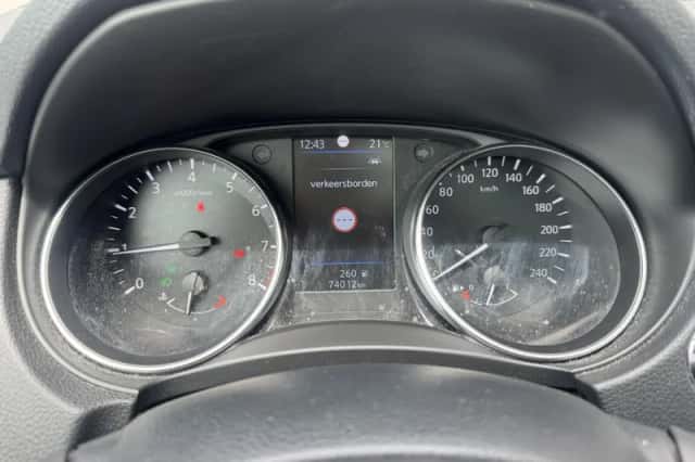 Nissan Qashqai (2021) thumbnail 4