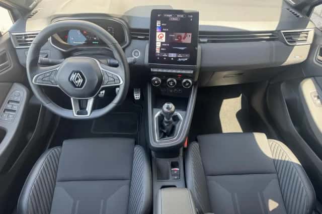 Renault Clio (2024) thumbnail 3