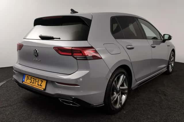Volkswagen Golf (2022) thumbnail 2