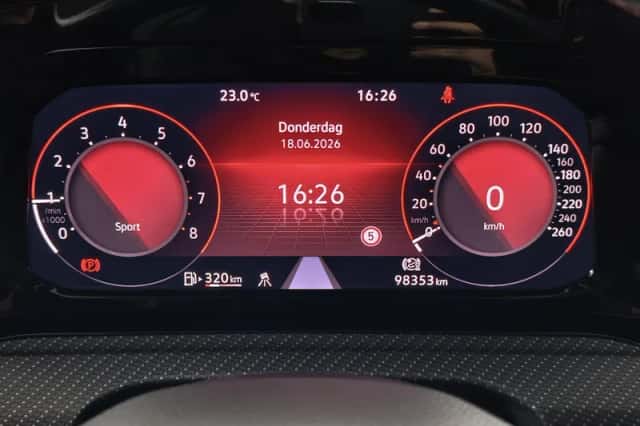 Volkswagen Golf (2022) thumbnail 4