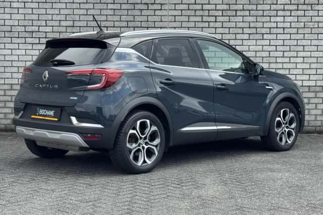 Renault Captur (2022) thumbnail 2