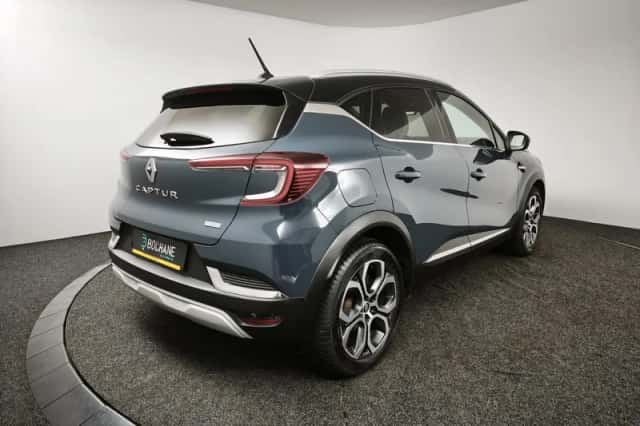 Renault Captur (2022) thumbnail 2