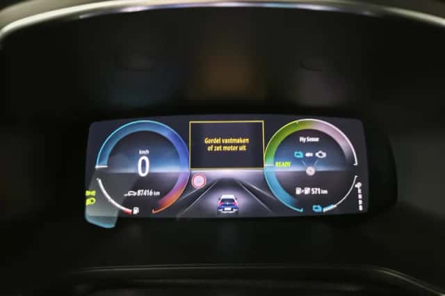 Renault Captur (2022) thumbnail 4