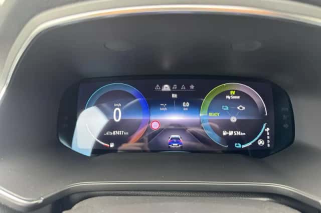 Renault Captur (2022) thumbnail 4