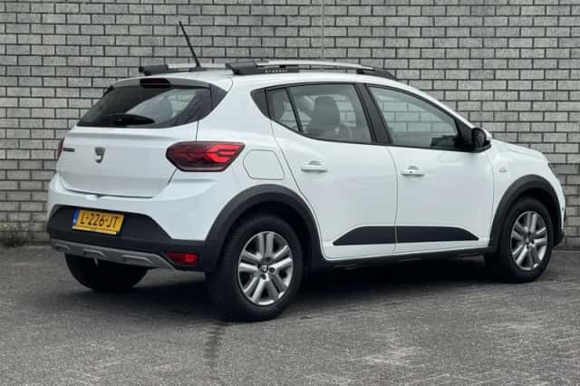 Dacia Sandero Stepway (2021) thumbnail 2