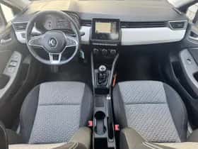 Renault Clio (2023) thumbnail 3