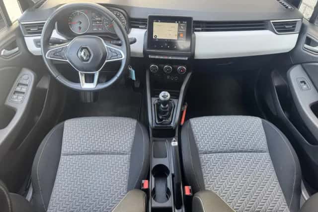 Renault Clio (2023) thumbnail 3