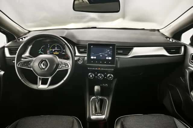 Renault Captur (2023) thumbnail 3