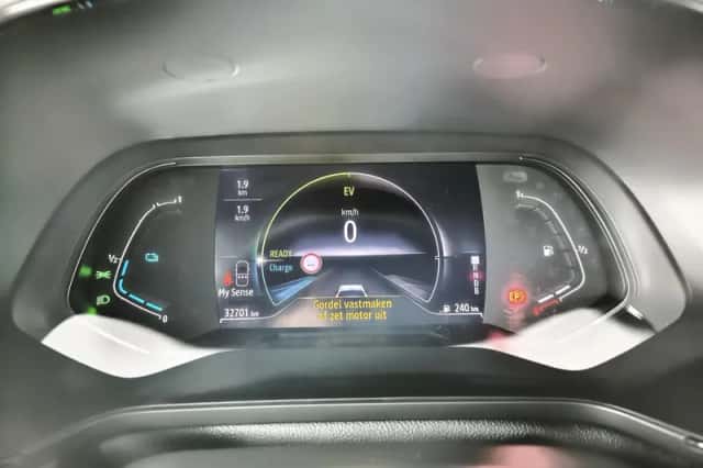 Renault Captur (2023) thumbnail 4