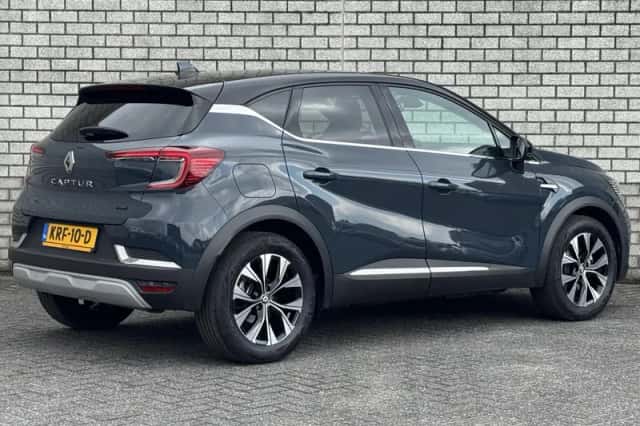 Renault Captur (2023) thumbnail 2