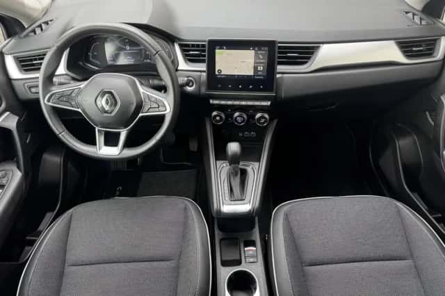Renault Captur (2023) thumbnail 3