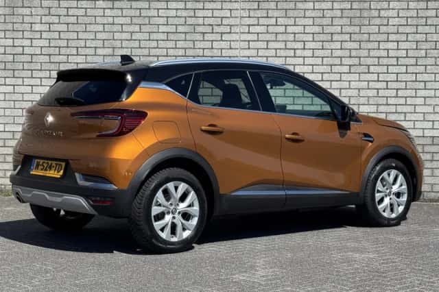 Renault Captur (2021) thumbnail 2