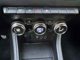 Renault Captur (2022) thumbnail 12