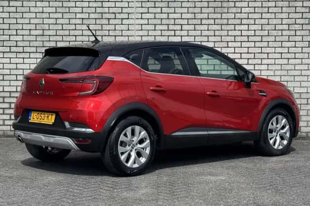 Renault Captur (2021) thumbnail 2