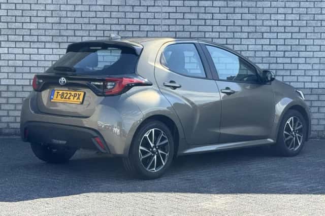 Toyota Yaris (2023) thumbnail 2