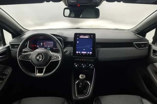 Renault Clio (2024) thumbnail 3