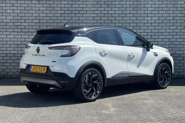 Renault Captur (2025) thumbnail 2