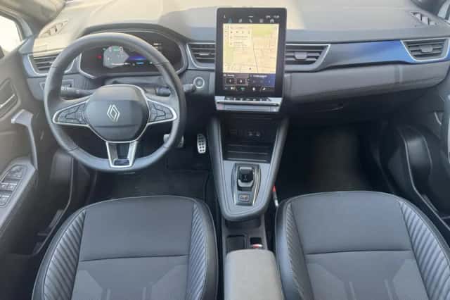 Renault Captur (2025) thumbnail 3