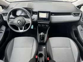 Renault Clio (2024) thumbnail 3