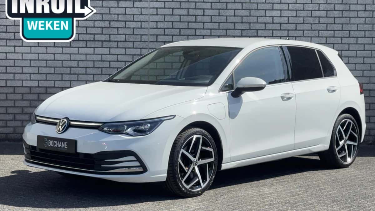 Volkswagen Golf (2022) — foto 1