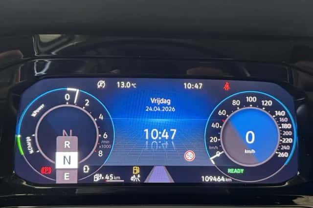 Volkswagen Golf (2022) thumbnail 3