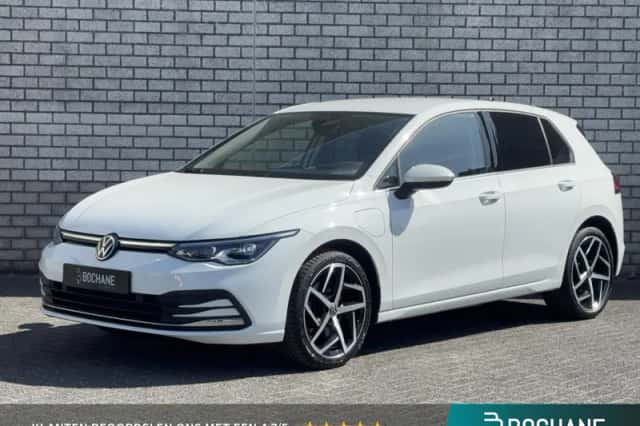 Volkswagen Golf (2022) thumbnail 1
