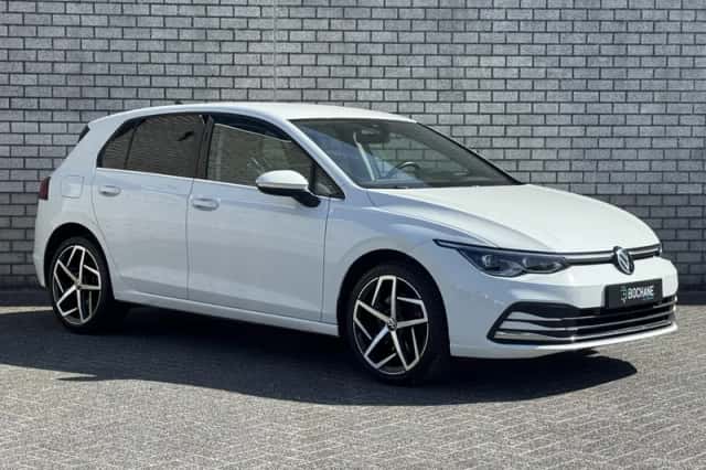 Volkswagen Golf (2022) thumbnail 4