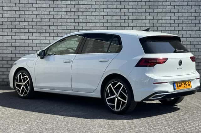 Volkswagen Golf (2022) thumbnail 5