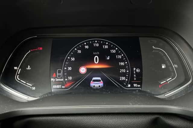 Renault Captur (2021) thumbnail 4