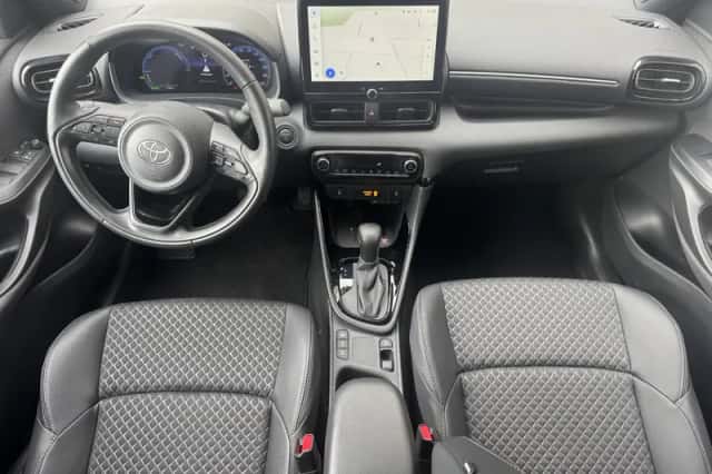 Toyota Yaris (2024) thumbnail 3