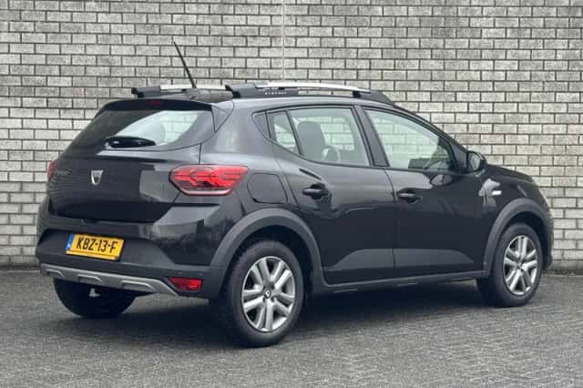 Dacia Sandero Stepway (2022) thumbnail 2